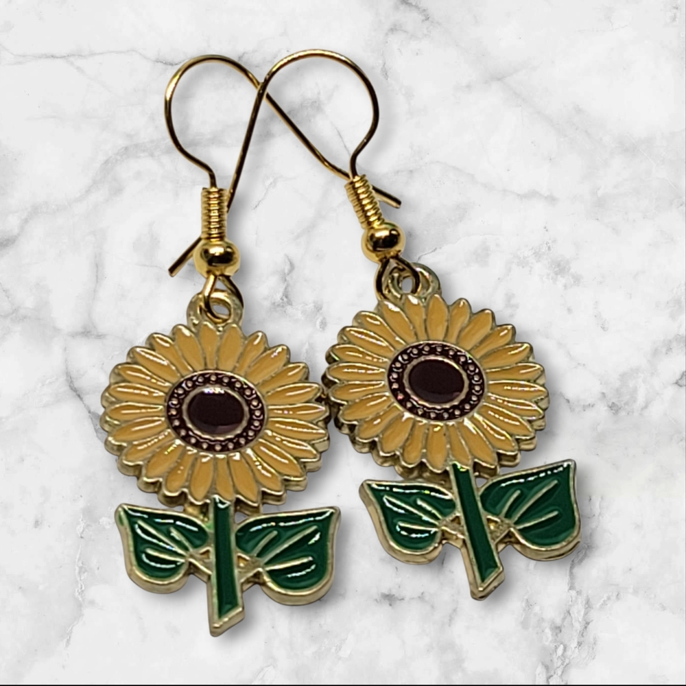 Chic Sunflower Earrings in Gold and Green